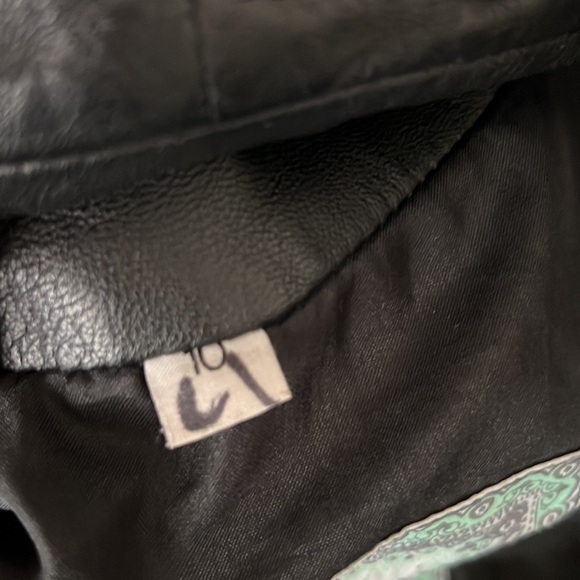 Vintage women’s Genuine leather jacket size 10/L please check measurement - Picture 10 of 17